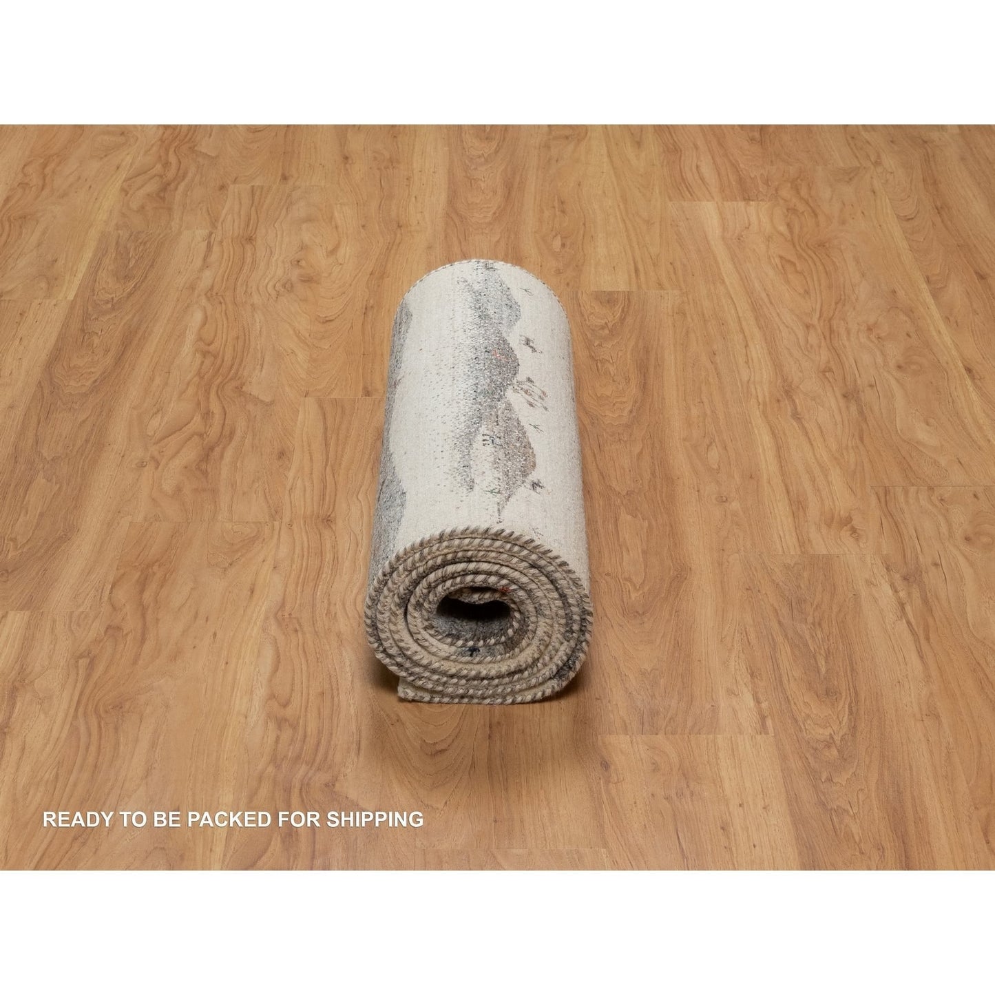 2'6"X9'10" White Lori Buft Animal Figurines Wool Hand Knotted Runner Rug