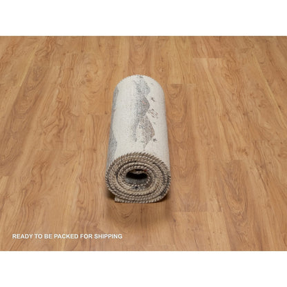 2'6"X9'10" White Lori Buft Animal Figurines Wool Hand Knotted Runner Rug