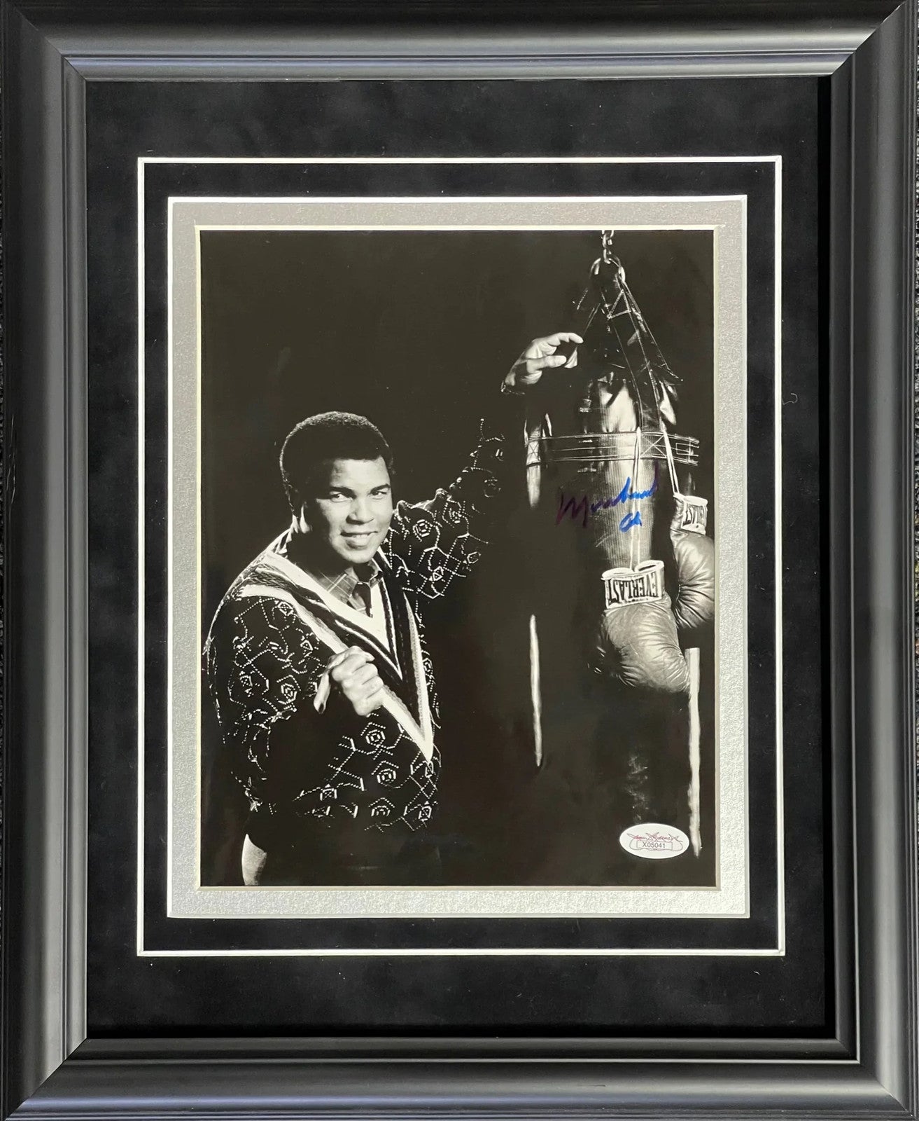 (JSA) Muhammad Ali Autographed Framed 8x10 Photo