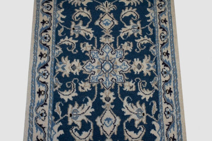 Hand-Knotted Oriental Rug Small Classic Floral