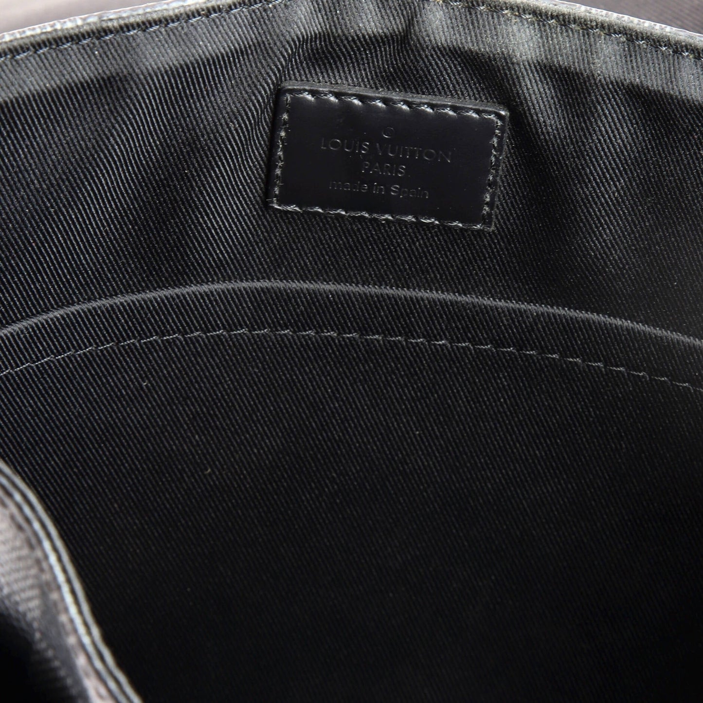 Louis Vuitton District Nm Messenger Bag Damier Graphite Pm