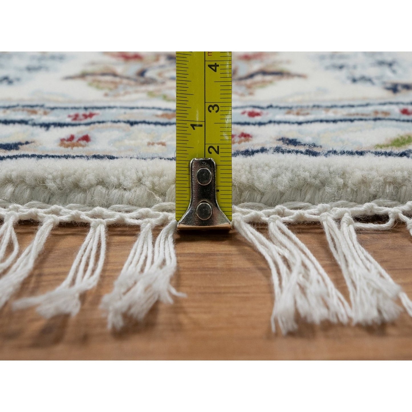 6'X6' Ivory Hand Knotted Nain With Flower Pattern Wool And Silk Round Rug