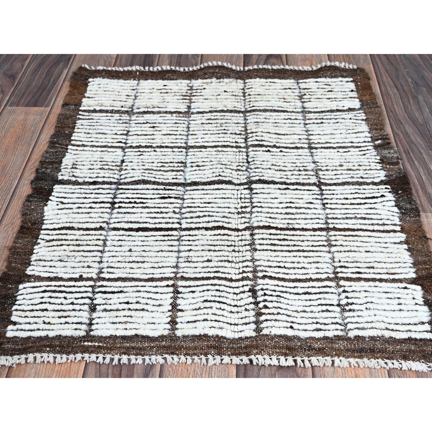 2'1"X2'8" White Moroccan Weave With Grid Design Wool Hand Knotted Mat Rug