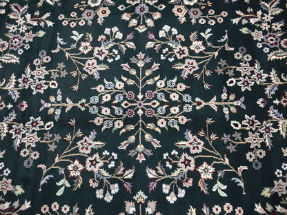 Traditional Floral Design Oriental Rug