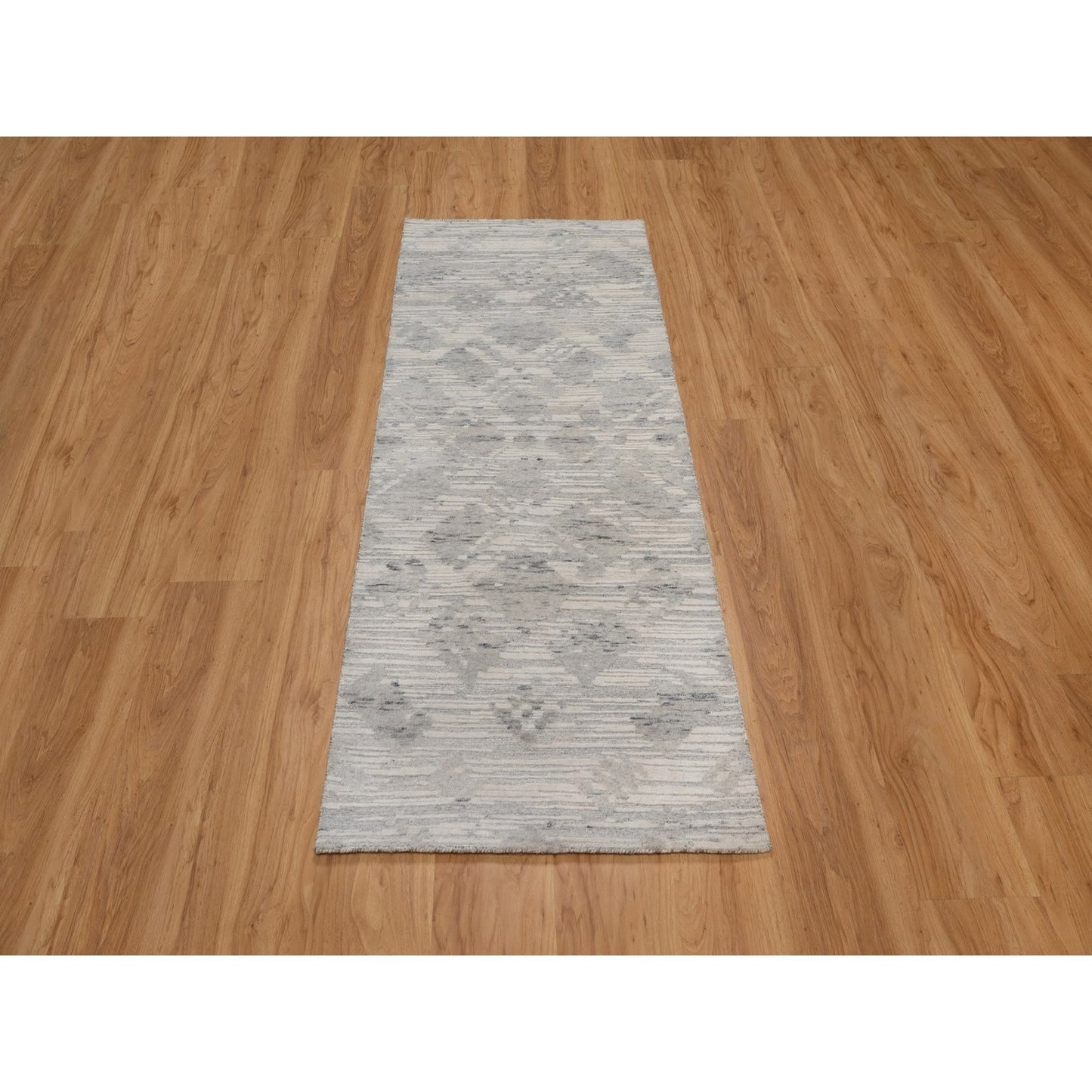 2'6"X6'3" Ivory Hand Knotted Modern Design Undyed Natural Wool Runner Rug