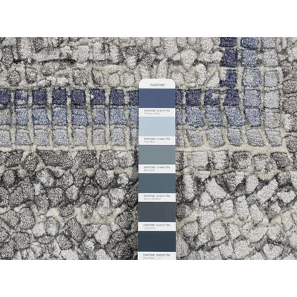 5'2"X6'10" Timberwolf Gray Silken Roman Mosaic Design Hand Knotted Rug