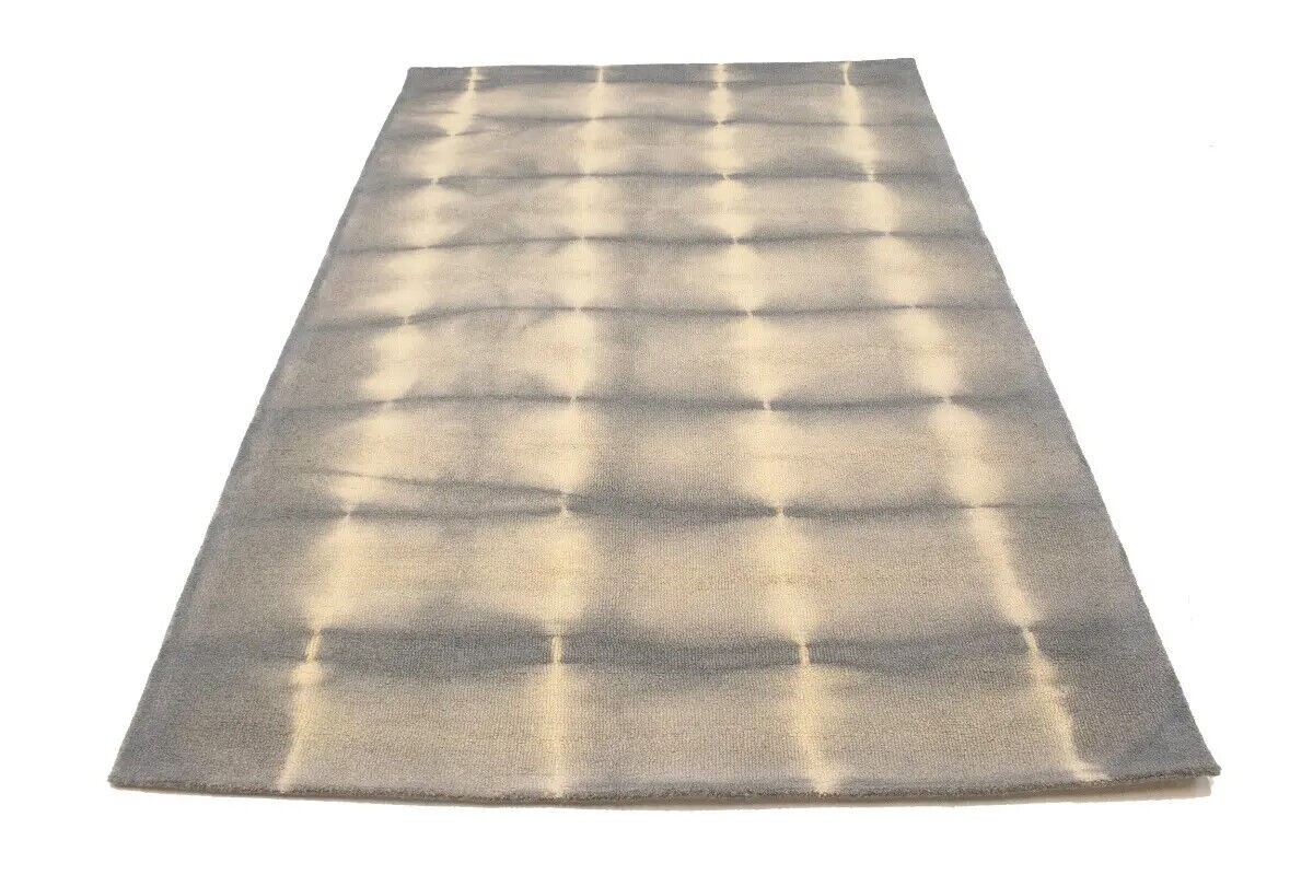 Hand-Tufted Gray Tie-Dye Wool Rug Modern
