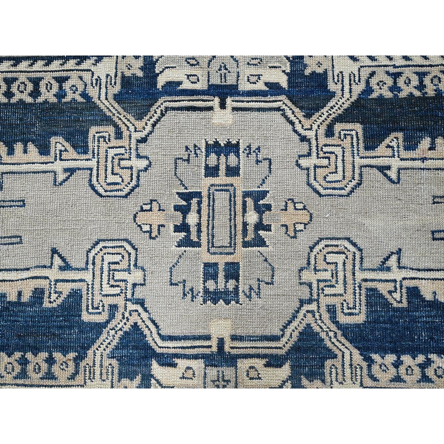 6'X9' Cloud Gray Seeripe Heris Medallion Design Pure Wool Hand Knotted Rug