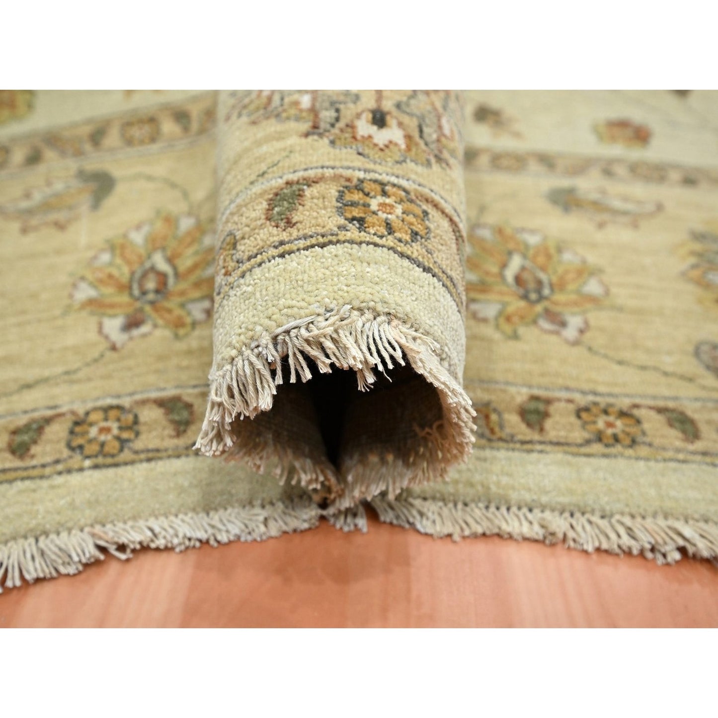 7'3"X9'3" Ivory Hand Knotted Agra Ziegler Design Leaf Pattern Wool Rug