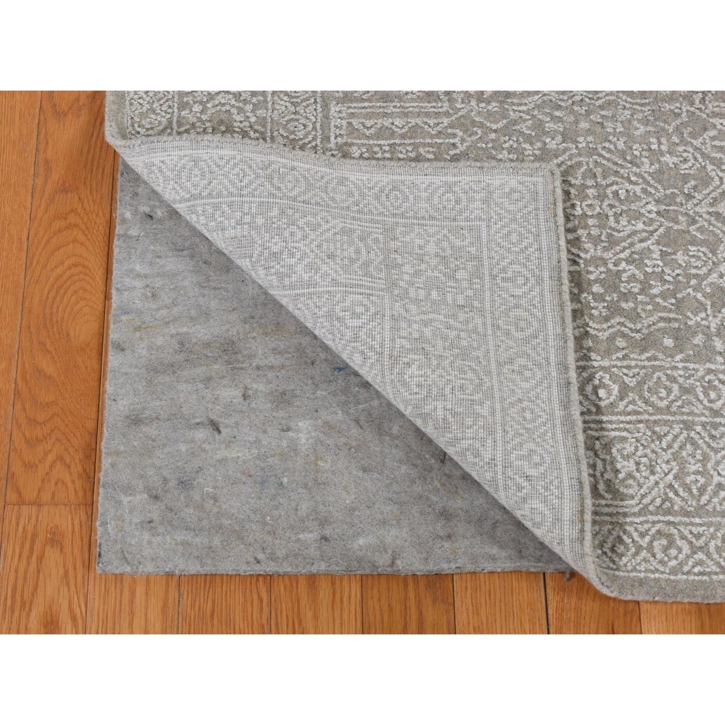 5'9"X9' Gray Wool And Plant Based Silk Fine Jacquard Hand Loomed Rug