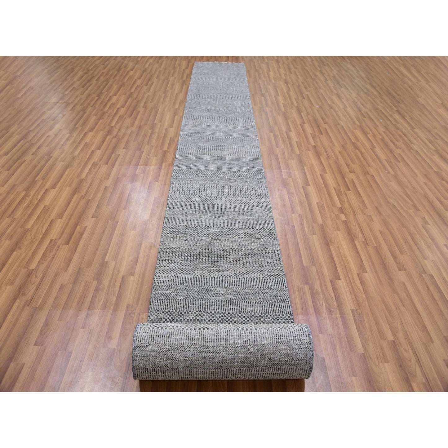 2'5"X24'3" Light Gray Undyed Wool Grass Design Hand Knotted Xl Runner Rug