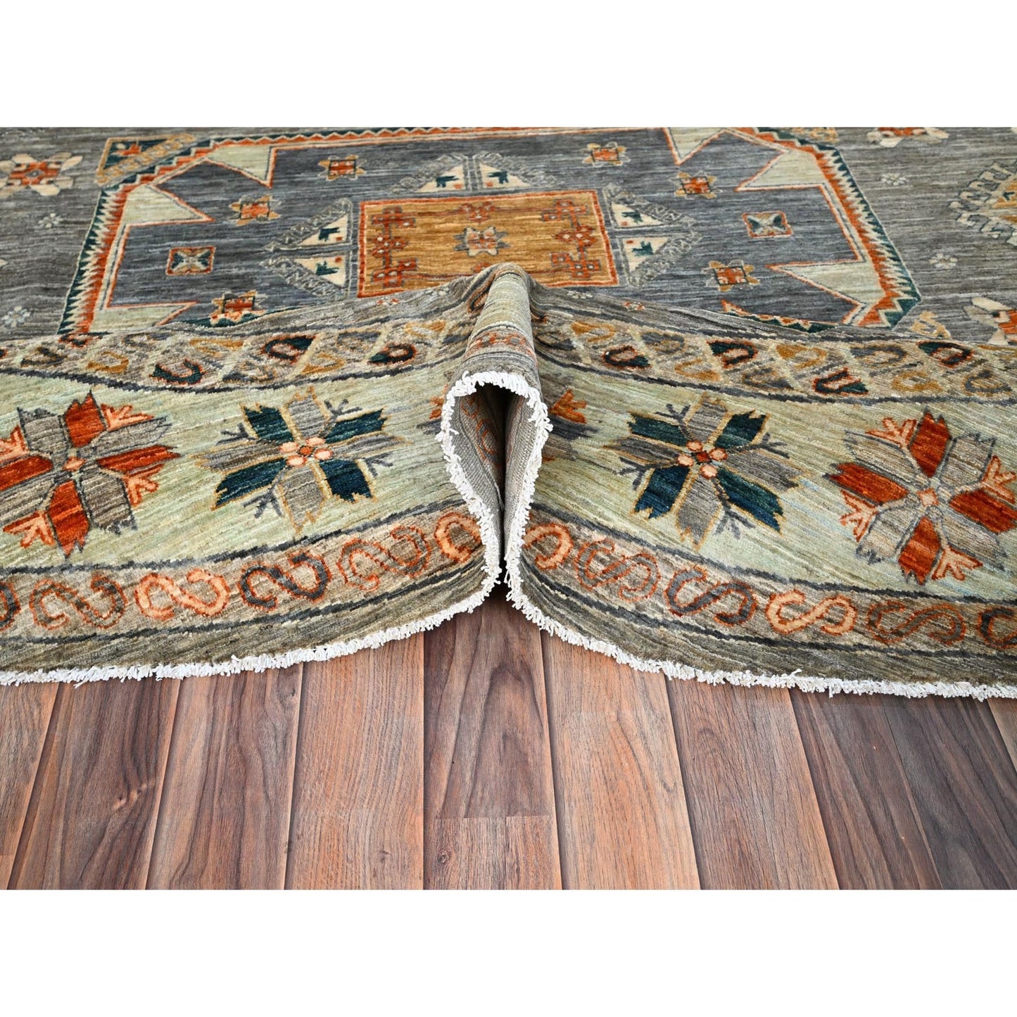 8'X8' Seared Gray Extra Soft Wool Caucasian Design Round Oriental Rug