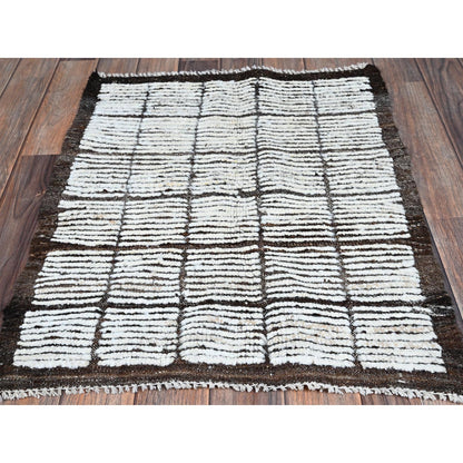 2'1"X2'8" White Moroccan Weave With Box Design Wool Hand Knotted Mat Rug