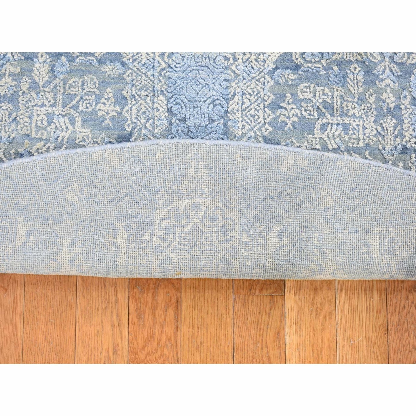 6'X6' Blue Hand Knotted Wool And Pure Silk Jewellery Design Round Rug