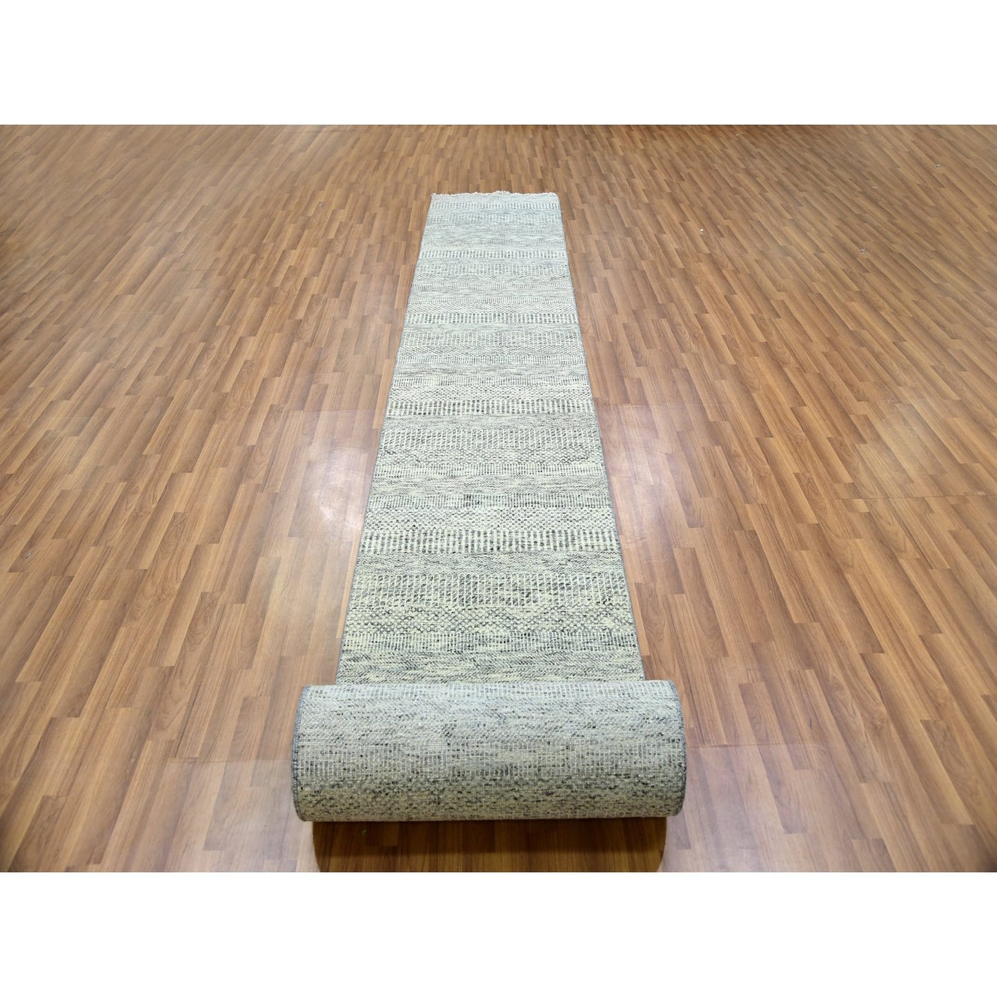 2'5"X26'3" Wales Gray Modern Tone On Tone Grass Design Wool Xl Runner Rug