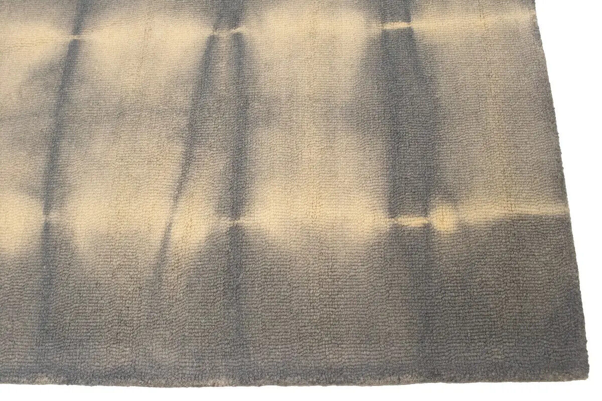 Hand-Tufted Gray Tie-Dye Wool Rug Modern
