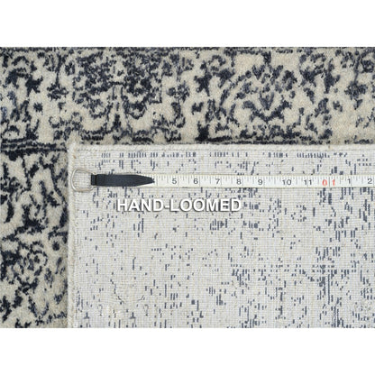 2'6"X6' Hand Loomed Light Gray Fine Jacquard Wool And Art Silk Runner Rug