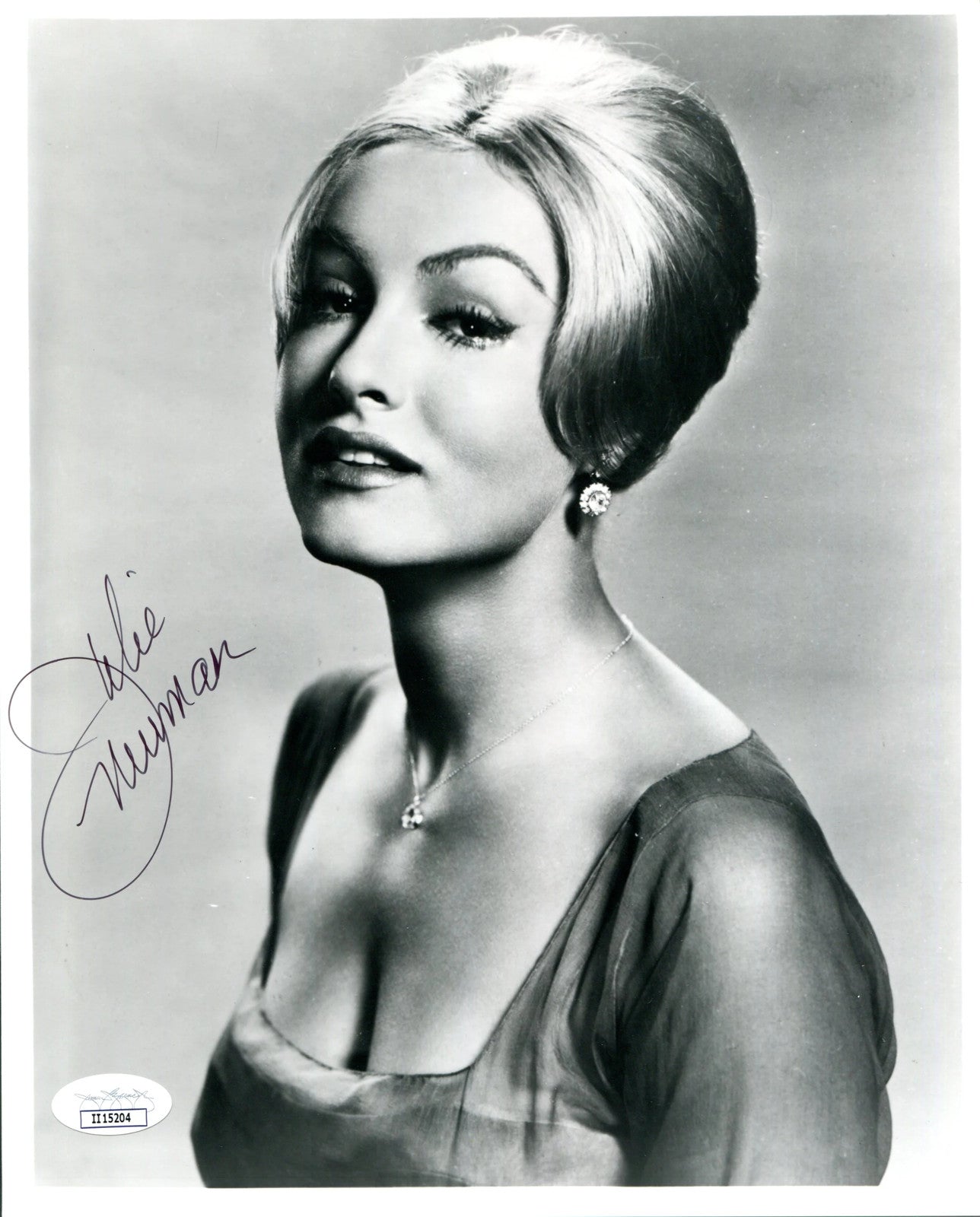 Julie Newmar Autographed B&W 8X10 Photo (Jsa)