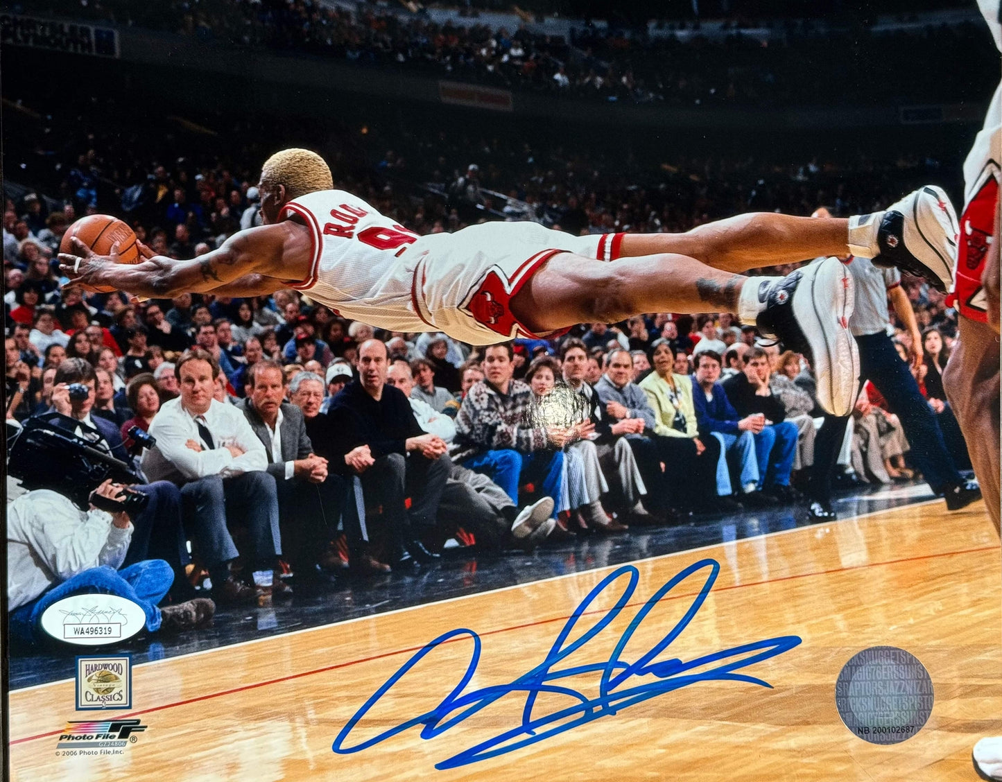 (JSA) Dennis Rodman Autographed 8x10 Basketball Photo