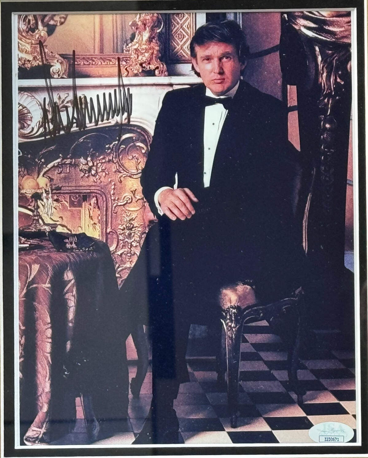 (JSA) Donald Trump Autographed 8x10 Framed Photo