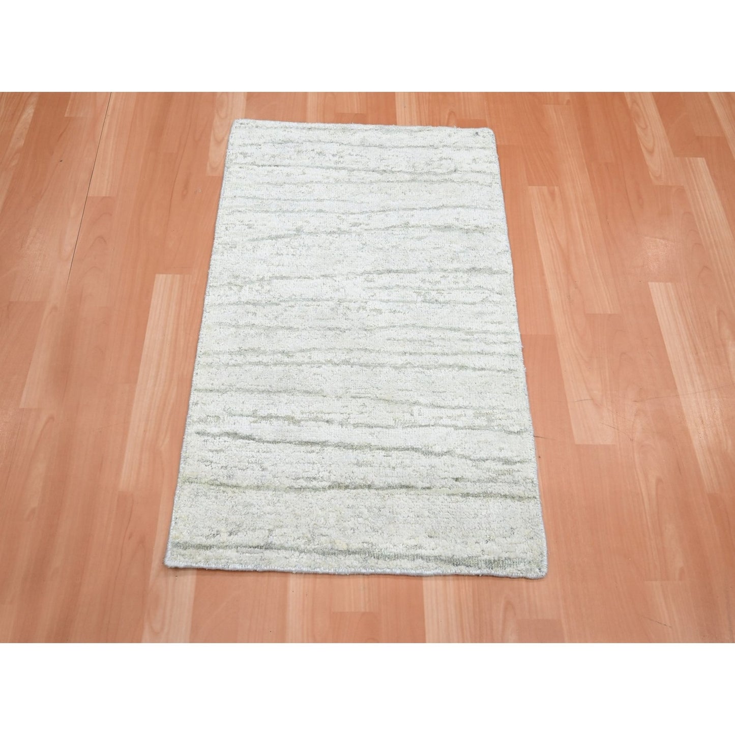 2'X3' Pearl White Modern Wavy Design Hand Knotted All Silk Sample Mat Rug