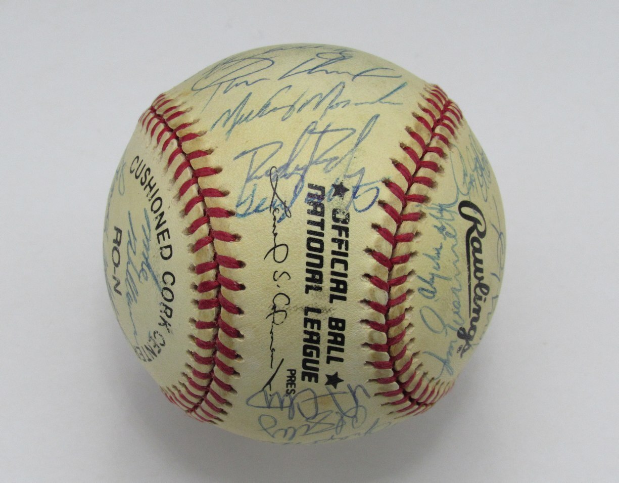1995 Phillies Team Signed By 33 Onl Baseball Curt Schilling Van Slyke 191885