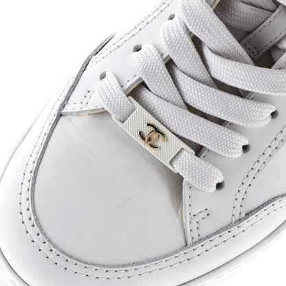 Chanel Women'S Cc Logo Low-Top Sneakers Leather