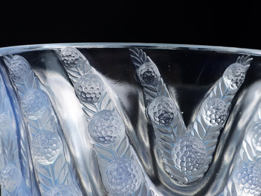 R. Lalique Vichy 1937 Opalescent Glass Vase Signed France W/Box Antique