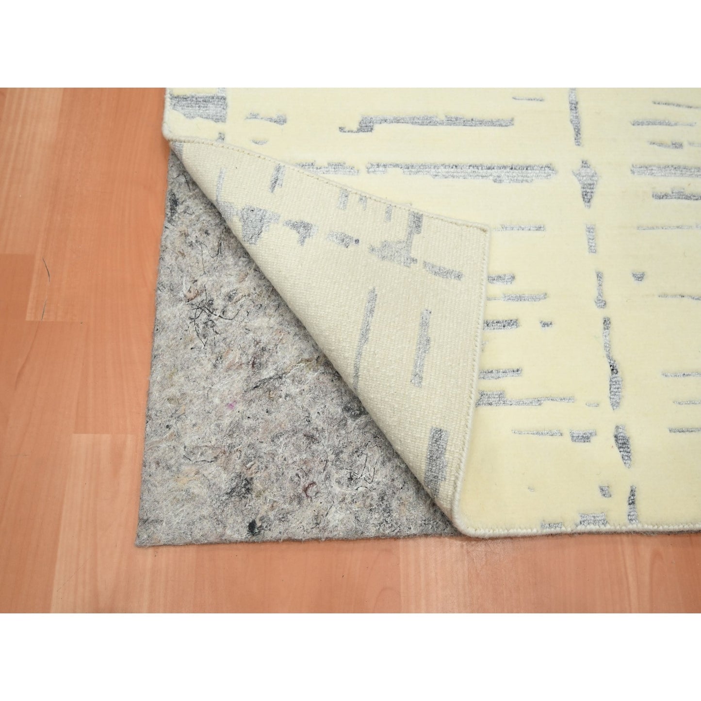 5'X7' Ivory Modern Design Textured Weave Hand Knotted Wool & Silk Rug