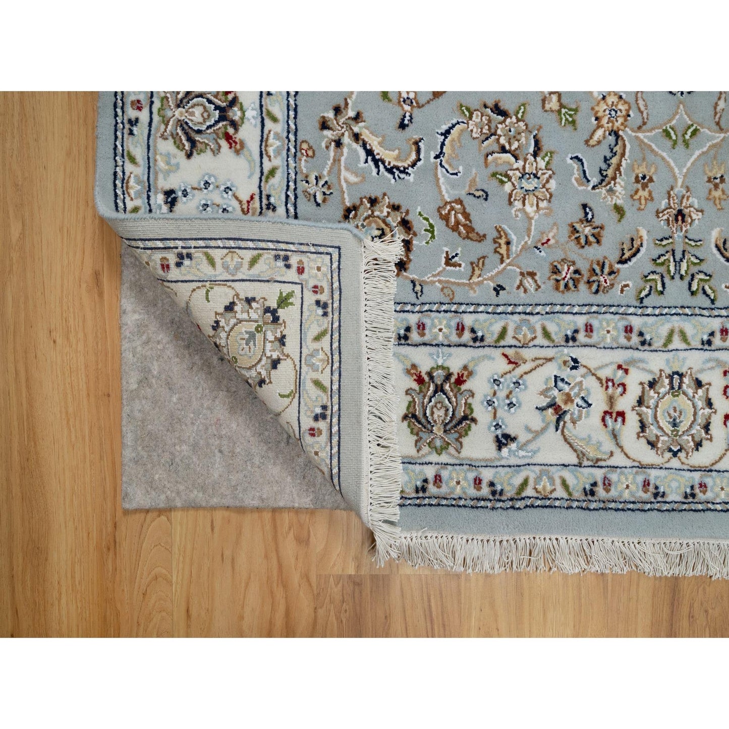 5'X8' Beau Blue Wool And Silk Nain With Flower Design Hand Knotted Rug
