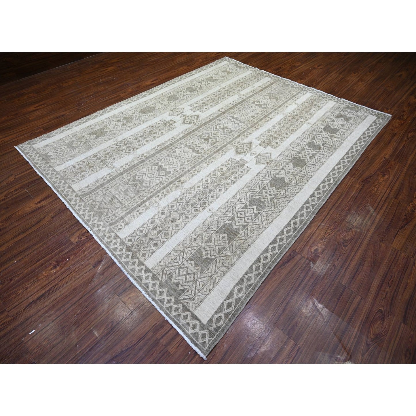 7'8"X9'6" Taupe Brown Fine Peshawar Wool Hand Knotted Oriental Rug