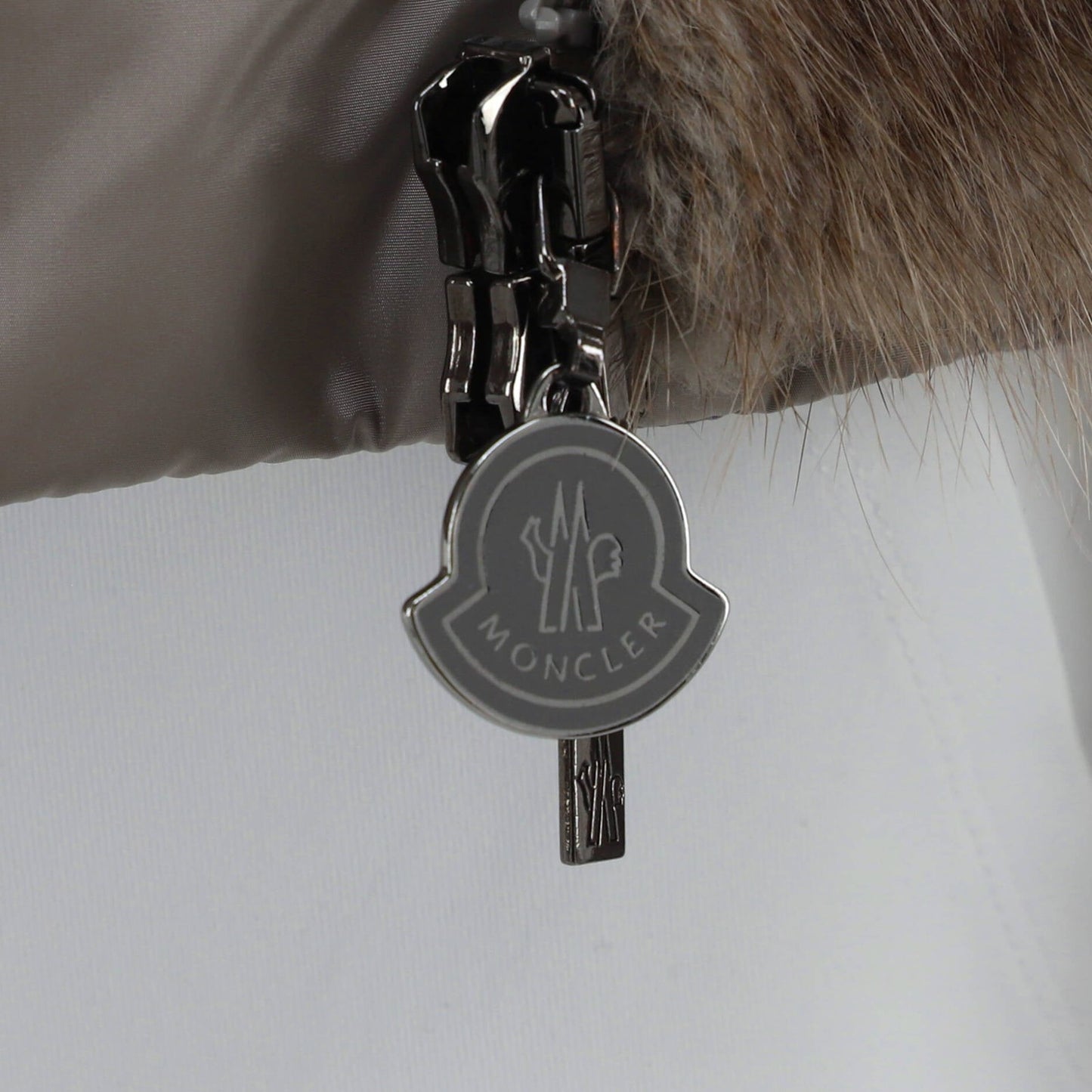 Moncler Women'S Collarless Zip Puffer Jacket Fur With Quilted Polyamide