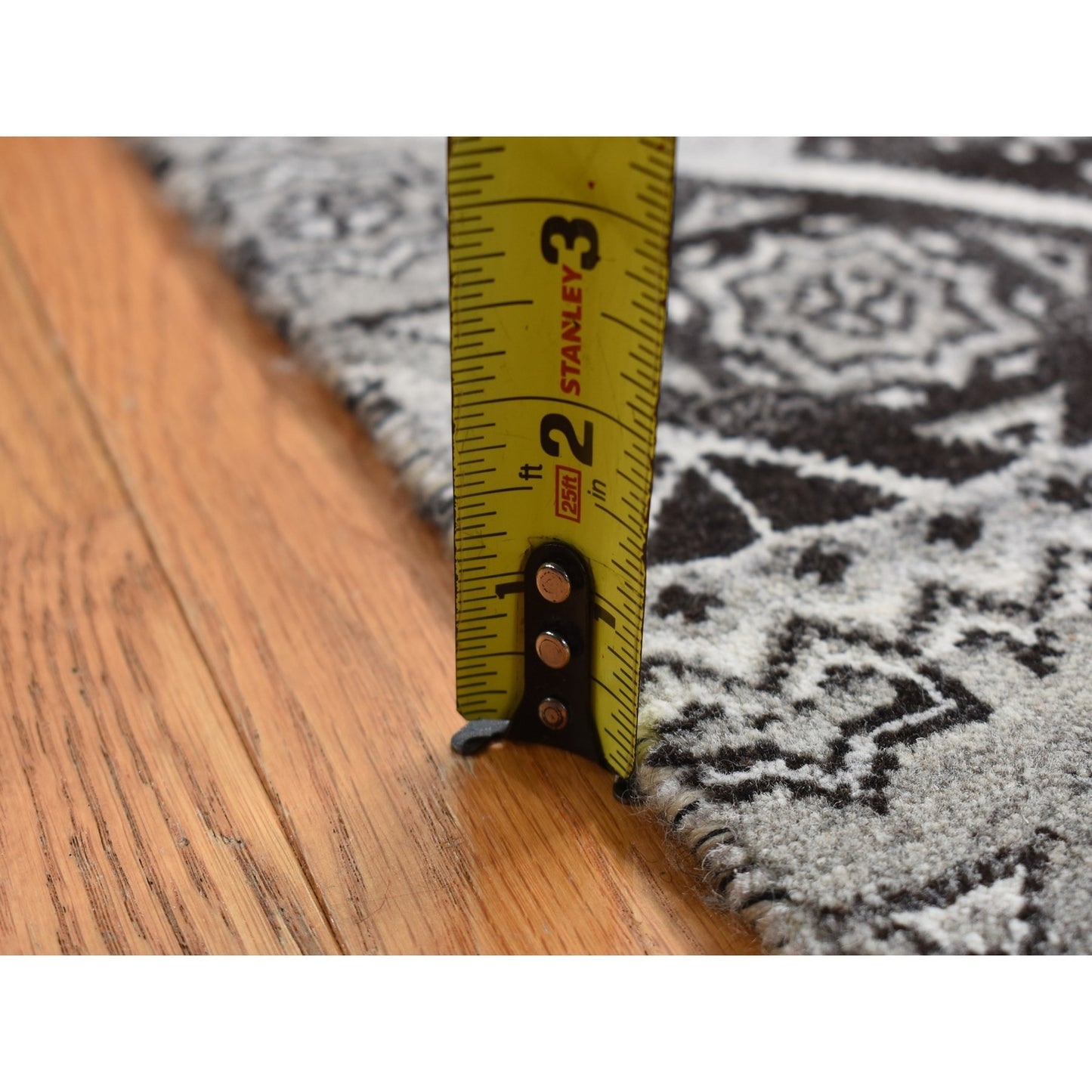 2'8"X3' Cloud Gray Sampler Mamluk Design Pure Wool Hand Knotted Rug