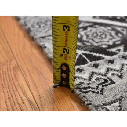 2'8"X3' Cloud Gray Sampler Mamluk Design Pure Wool Hand Knotted Rug