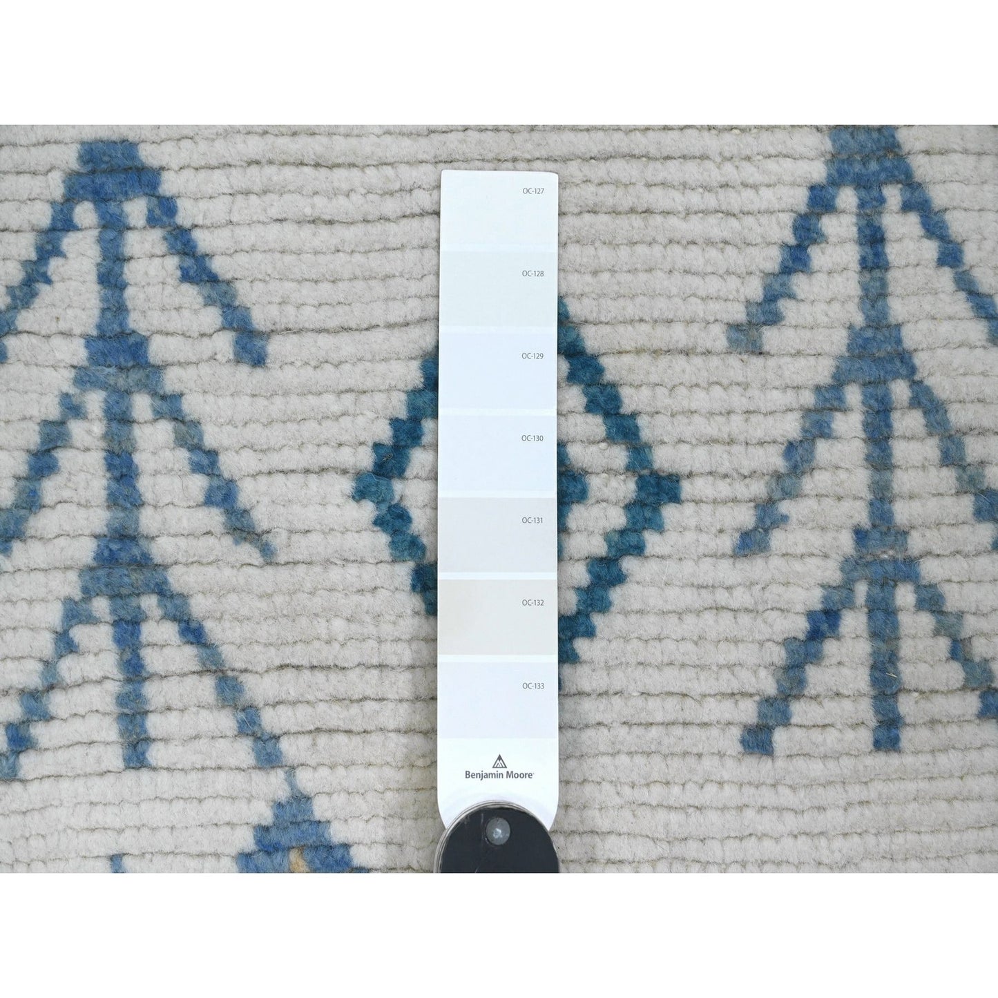 6'X9'3" White Moroccan Weave Geometric Pattern Hand Knotted Soft Wool Rug