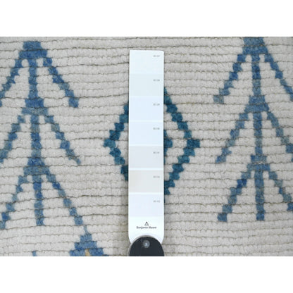 6'X9'3" White Moroccan Weave Geometric Pattern Hand Knotted Soft Wool Rug