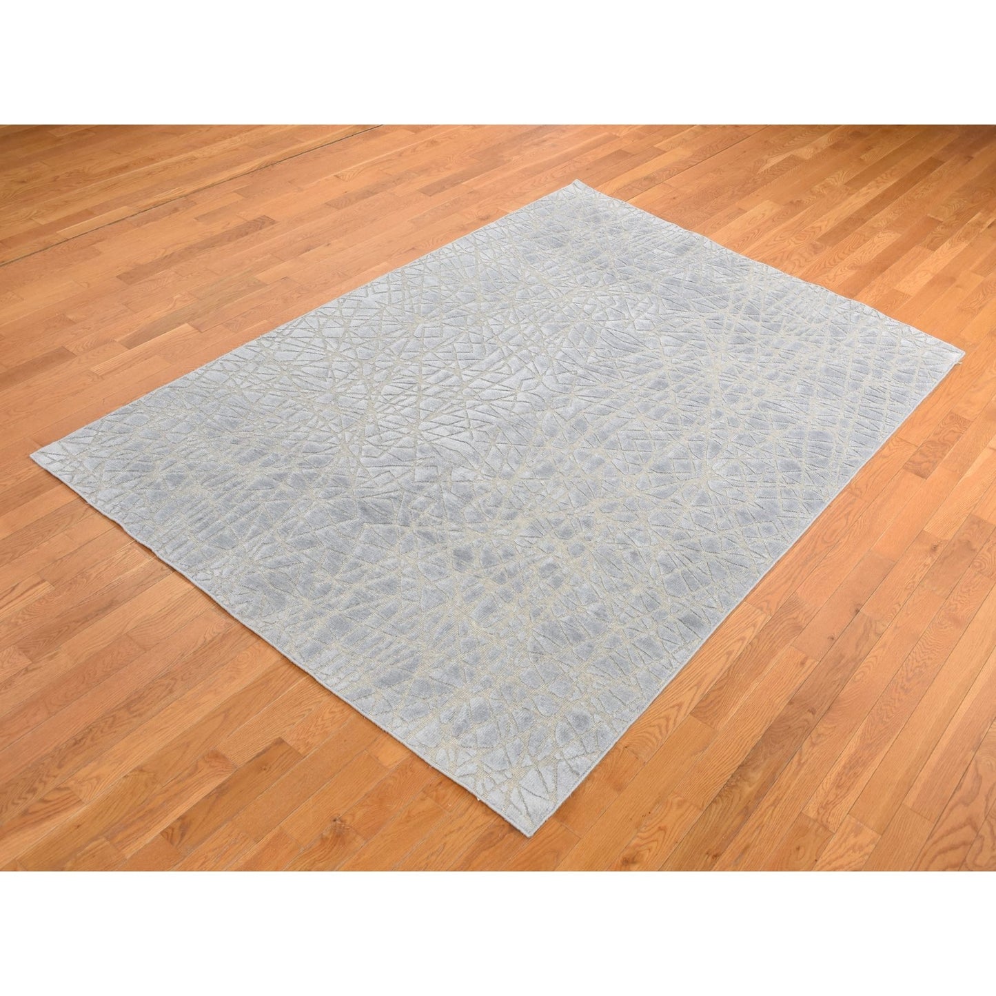6'X8'10" Gray Flat Pile With Raised Silk Hand Knotted Tone On Tone Rug