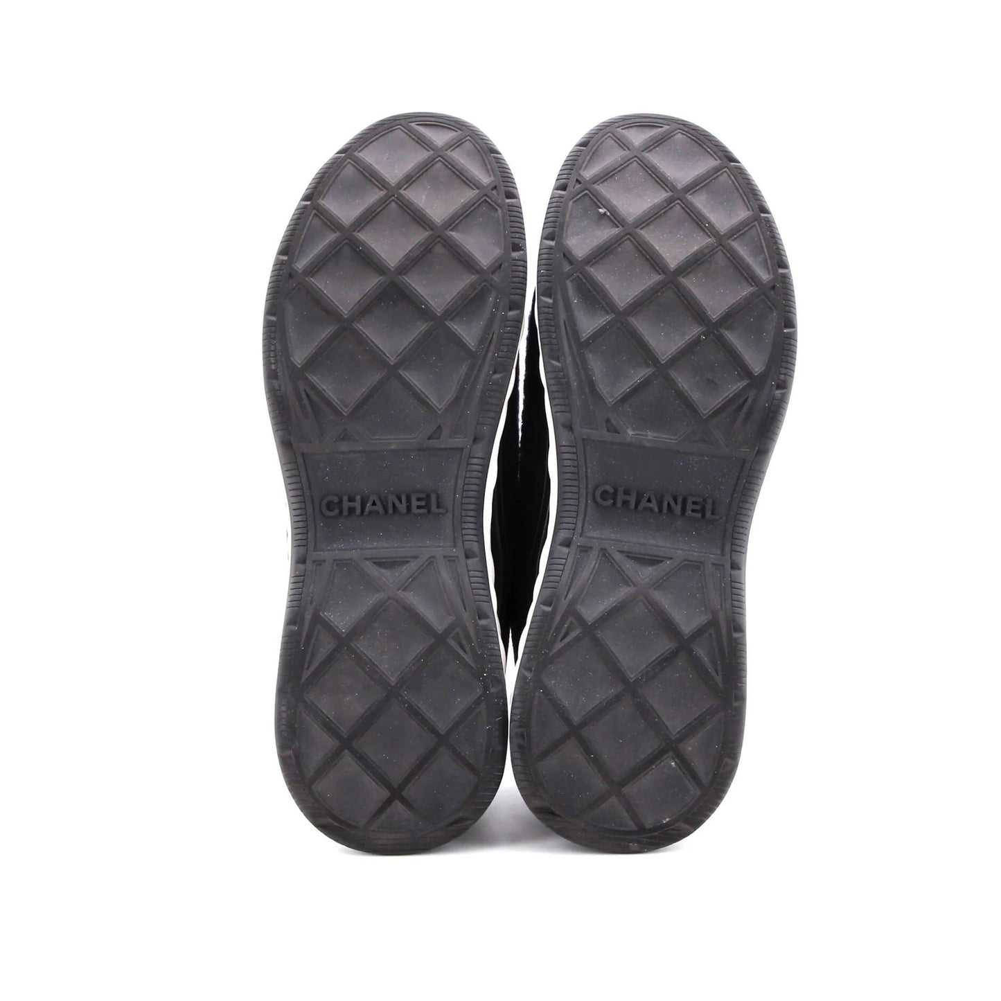 Chanel Men'S Cc Cap Toe Logo Sneakers Suede And Wool