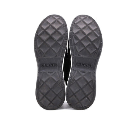 Chanel Men'S Cc Cap Toe Logo Sneakers Suede And Wool