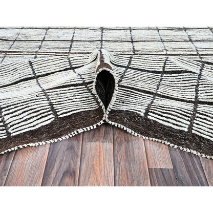 10'5"X13'8" White Moroccan Weave With Box Design All Wool Hand Knotted Rug