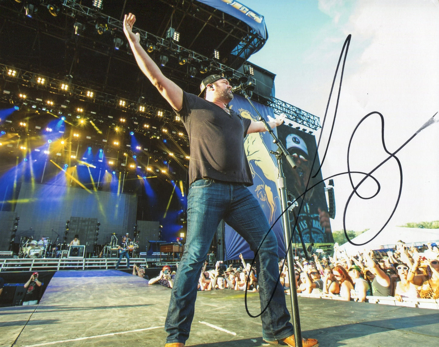 Lee Brice Autographed 8X10 Photo