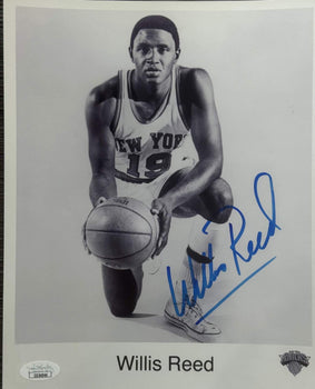 Willis Reed Autographed Knicks 8X10 Basketball Photo (Jsa)