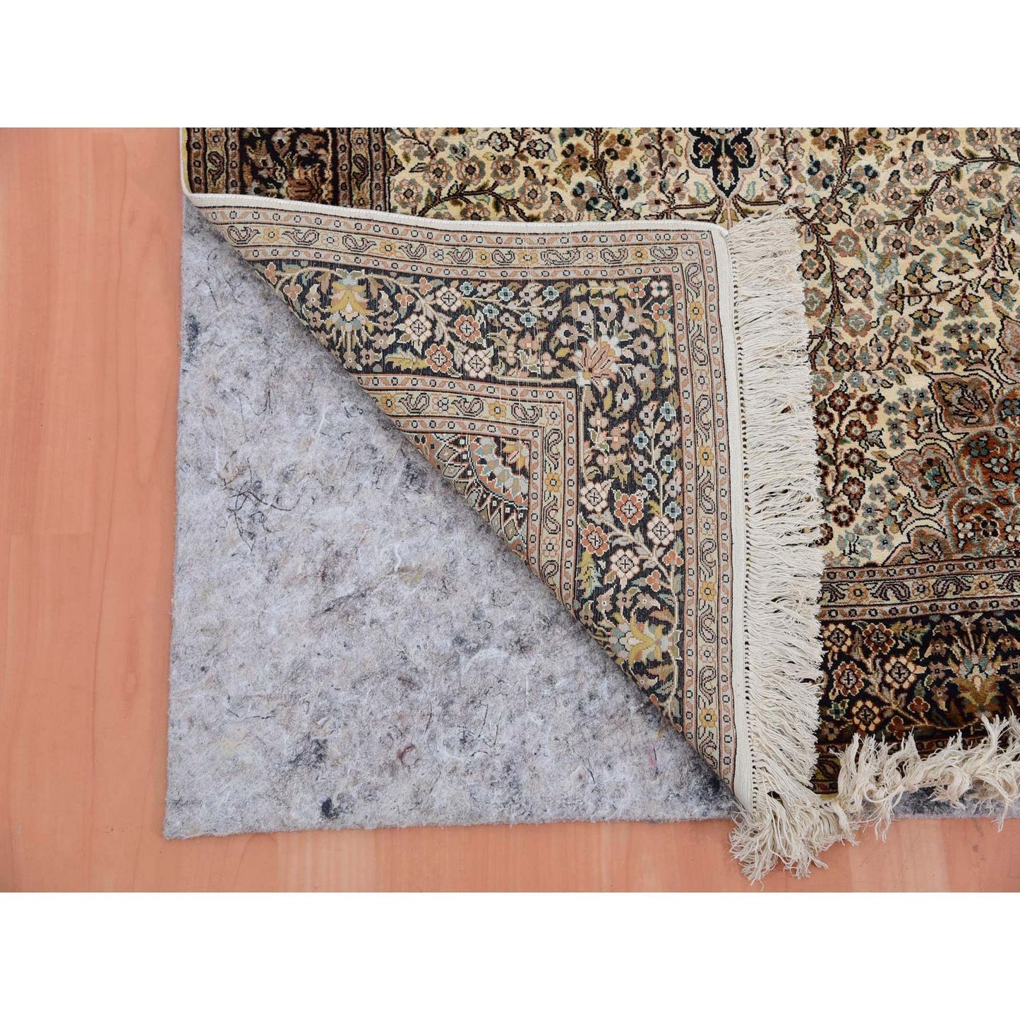 3'X5'5" Ivory Silk Intricate Medallion Design Hand Knotted Oriental Rug