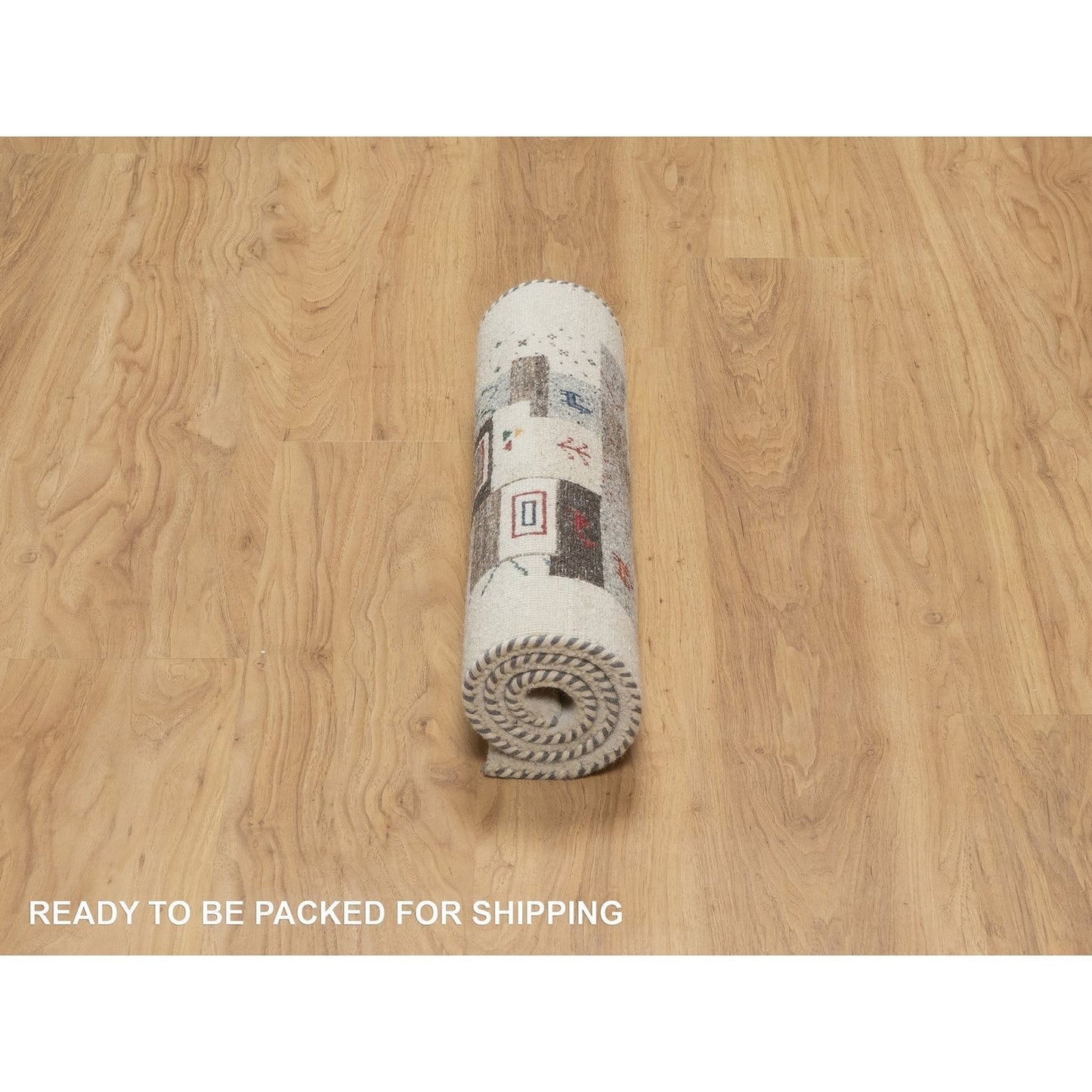 2'1"X3'1" White Modern Animal Figurines Pure Wool Hand Knotted Mat Rug