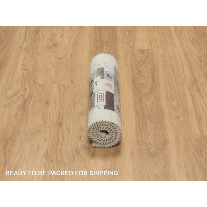 2'1"X3'1" White Modern Animal Figurines Pure Wool Hand Knotted Mat Rug