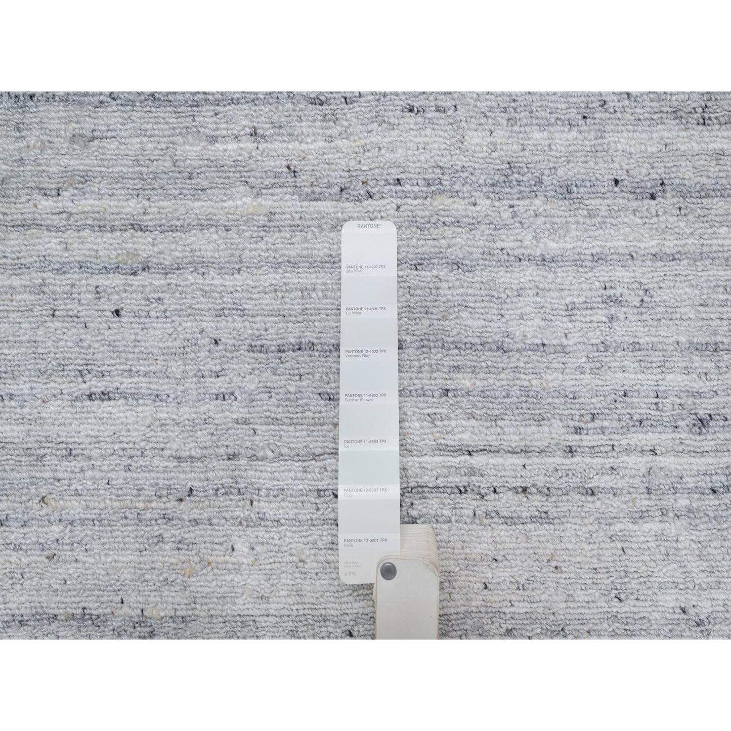 2'6"X6' White Plain Modern Striae Design Hand Loomed Pure Wool Runner Rug