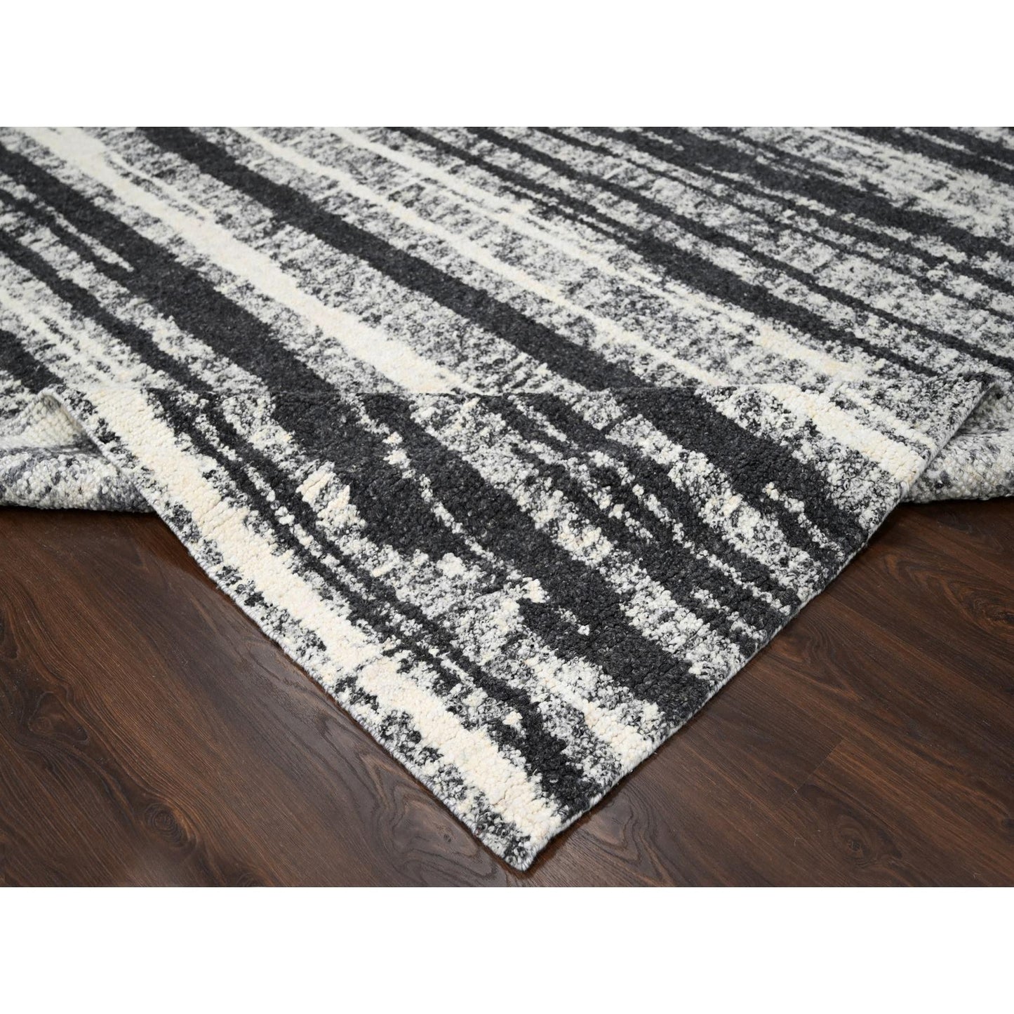 8'3"X10' Black And Ivory Modern Design Organic Wool Oriental Rug