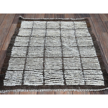 2'2"X2'8" White Moroccan Weave With Grid Design Wool Hand Knotted Mat Rug