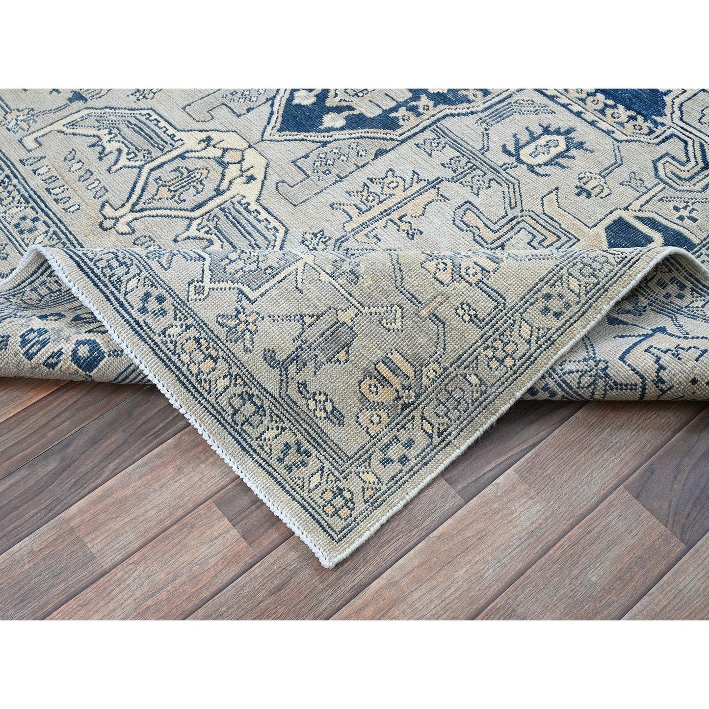 6'X9' Cloud Gray Seeripe Heris Medallion Design Pure Wool Hand Knotted Rug