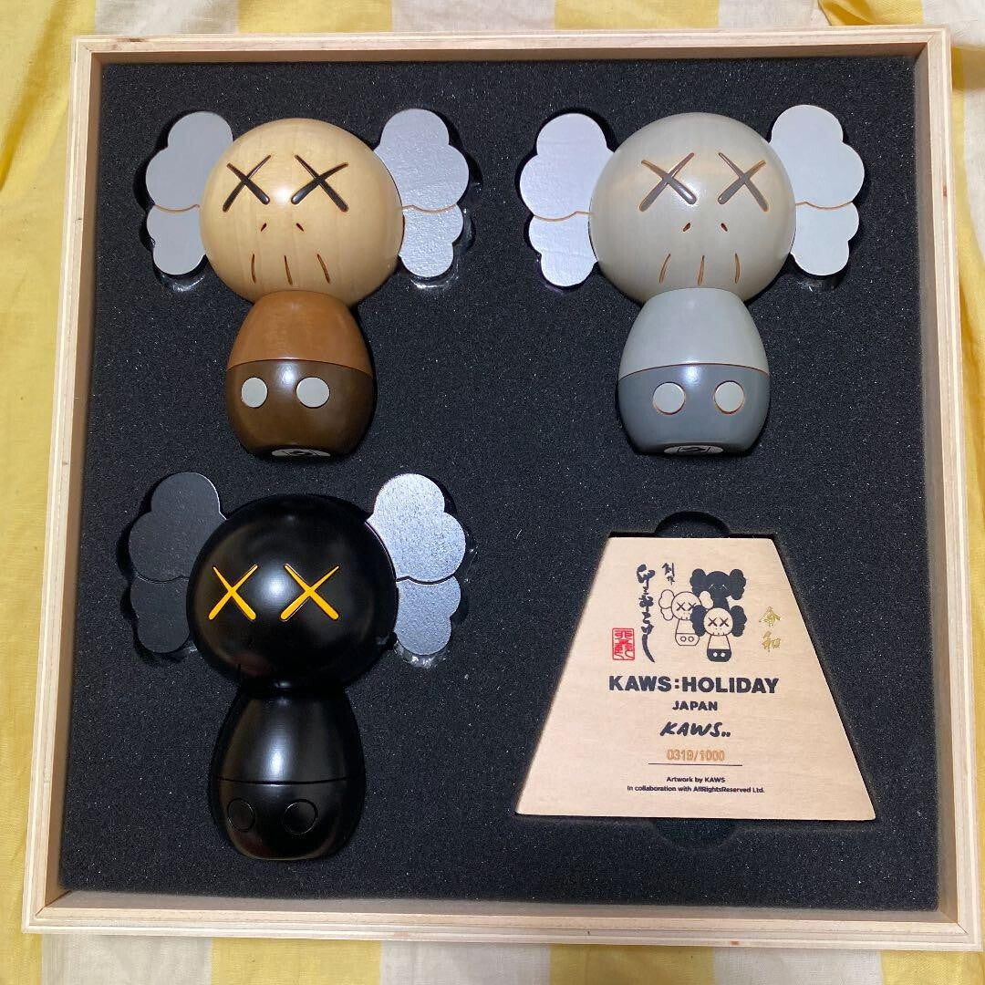 KAWS HOLIDAY JAPAN Kokeshi Doll Set Limited 1000 Usaburo Rare From Japan